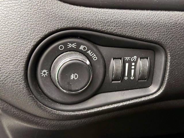 Used 2017 Jeep Renegade Trailhawk AWD/4WD image 18