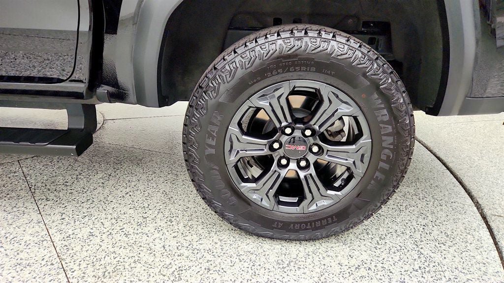 Used 2024 GMC Canyon Elevation w/ Elevation Premium Package AWD/4WD image 10