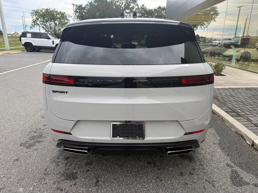 Used 2024 Land Rover Range Rover Sport Dynamic SE AWD/4WD image 4