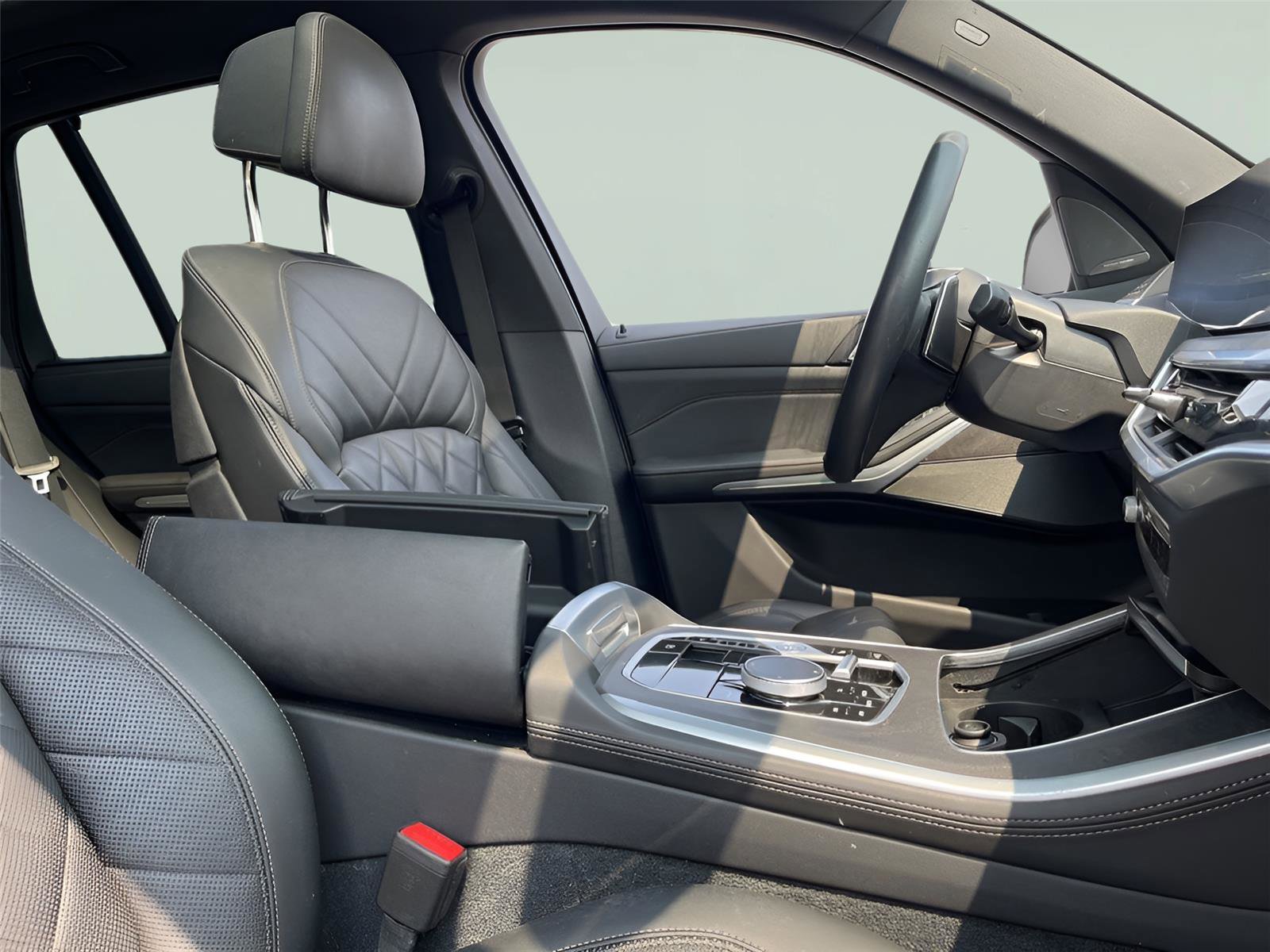 Used 2024 BMW X5 xDrive40i w/ Premium Package image 34