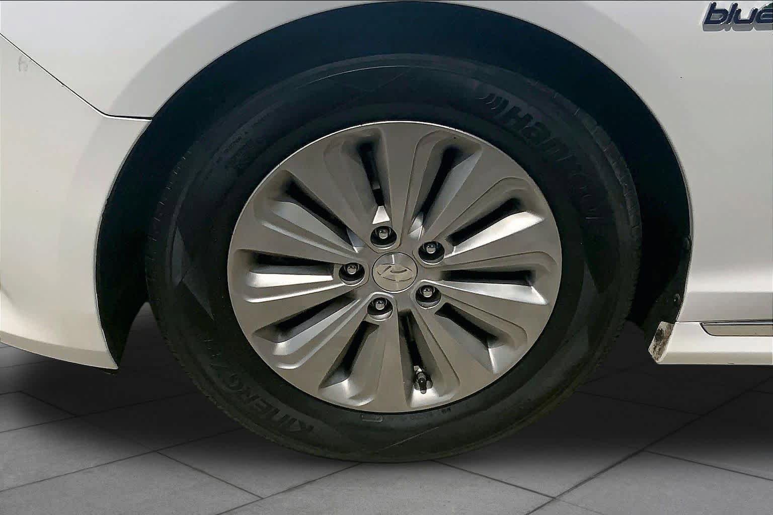 Used 2016 Hyundai Sonata SE FWD image 11