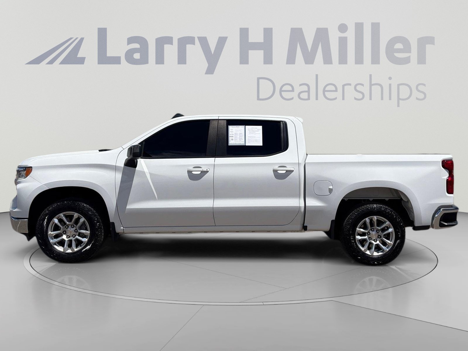 Used 2023 Chevrolet Silverado 1500 LT AWD/4WD image 3