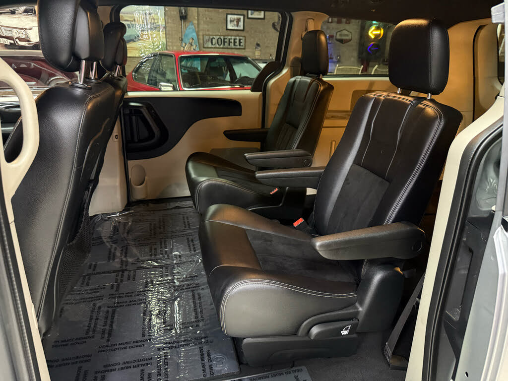 Used 2018 Dodge Grand Caravan SXT FWD image 27