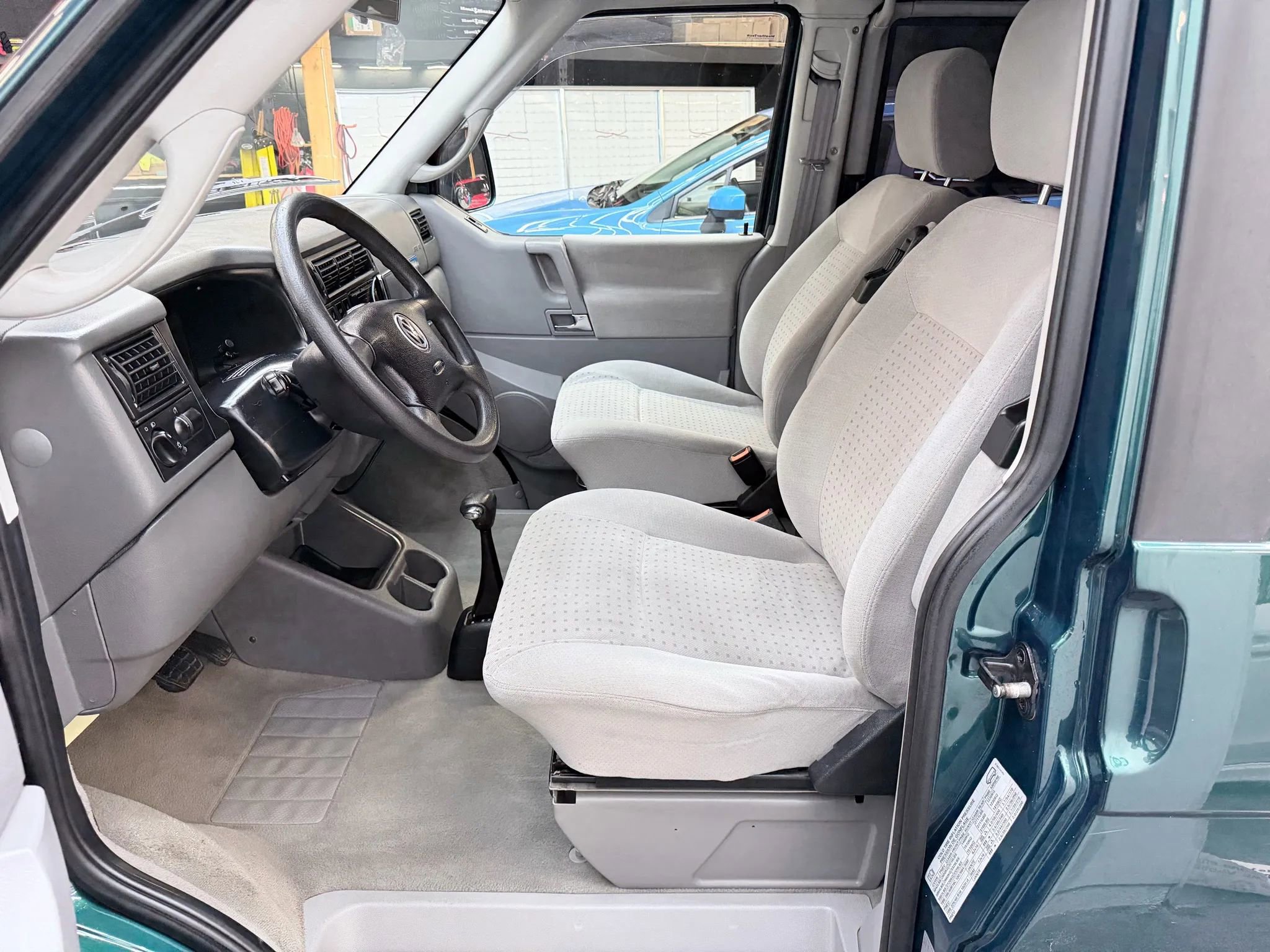 Used 2003 Volkswagen Eurovan MV image 11