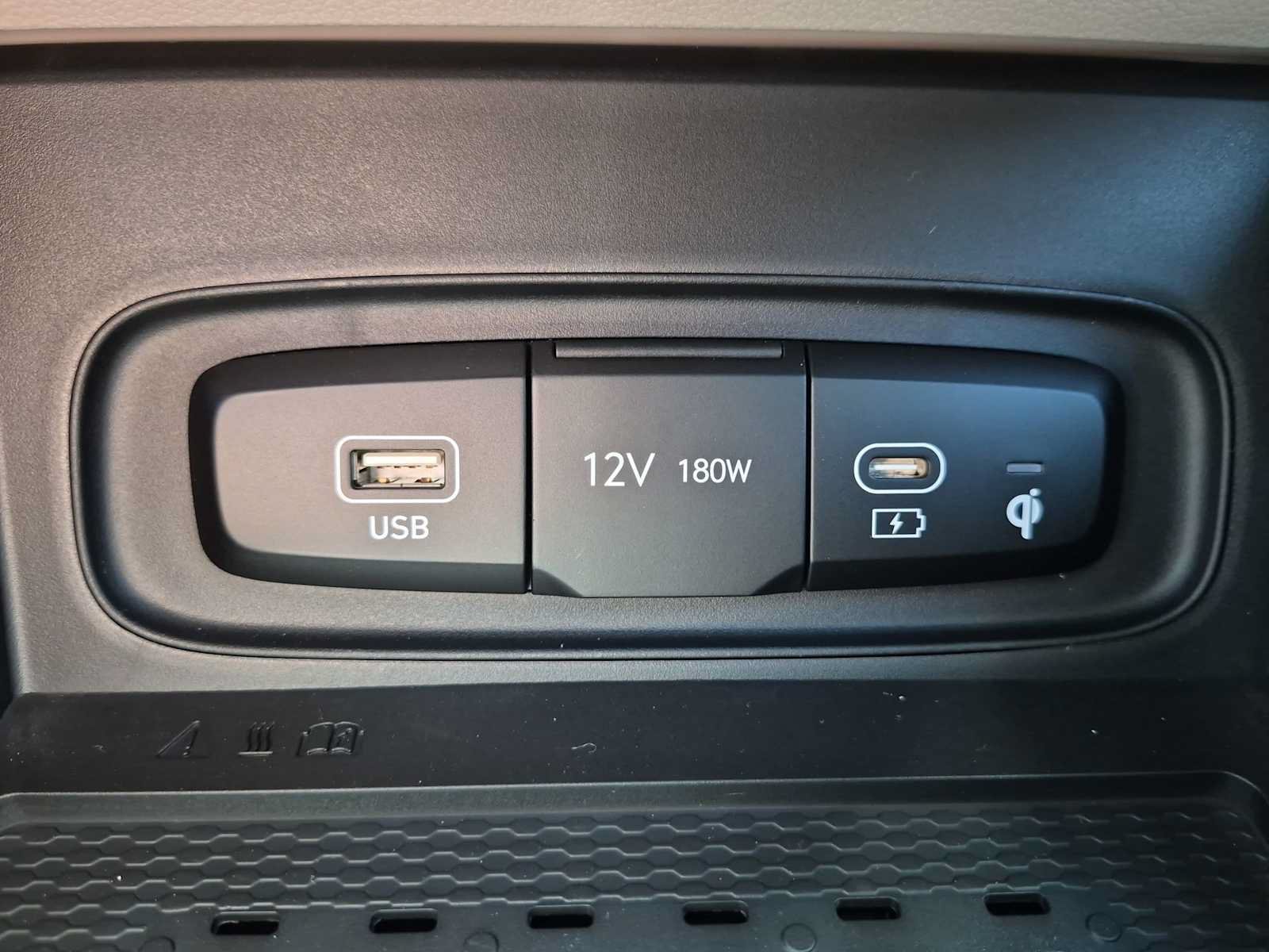 New 2026 Hyundai Venue SEL FWD image 29