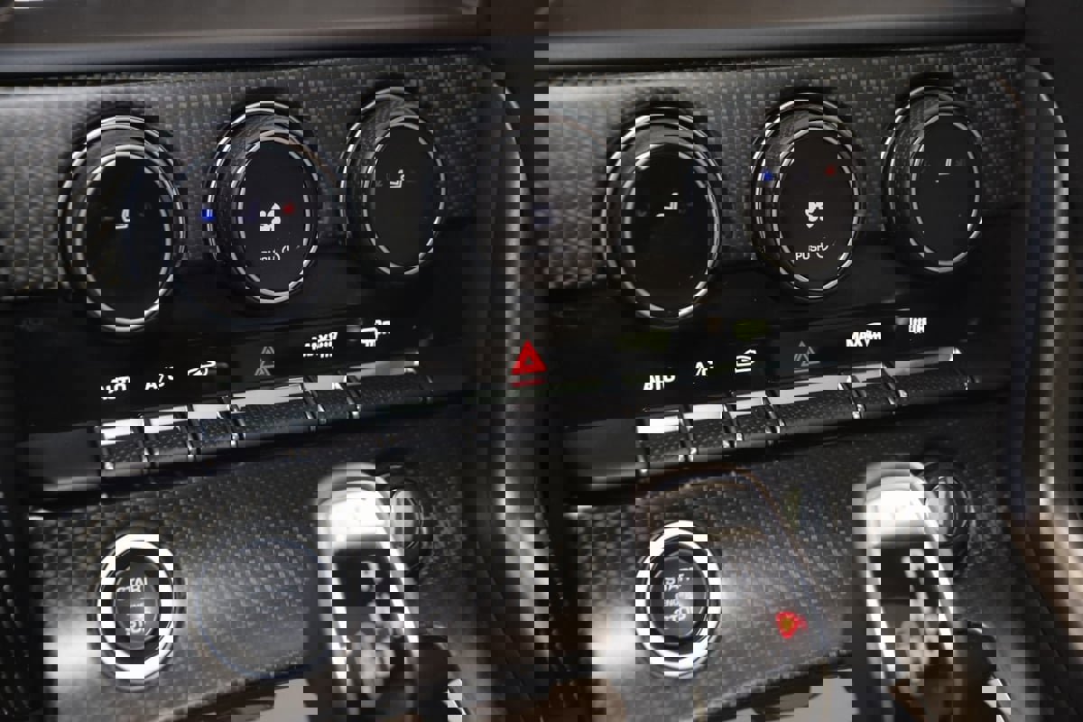 Used 2021 Jaguar F-TYPE R image 40