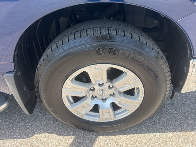 Used 2018 Nissan Titan SV image 14