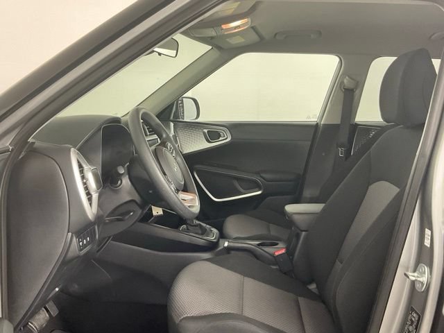 Used 2025 Kia Soul LX w/ LX Technology Package FWD image 10