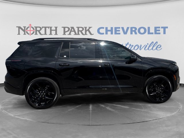 Used 2024 Chevrolet Traverse RS FWD image 2