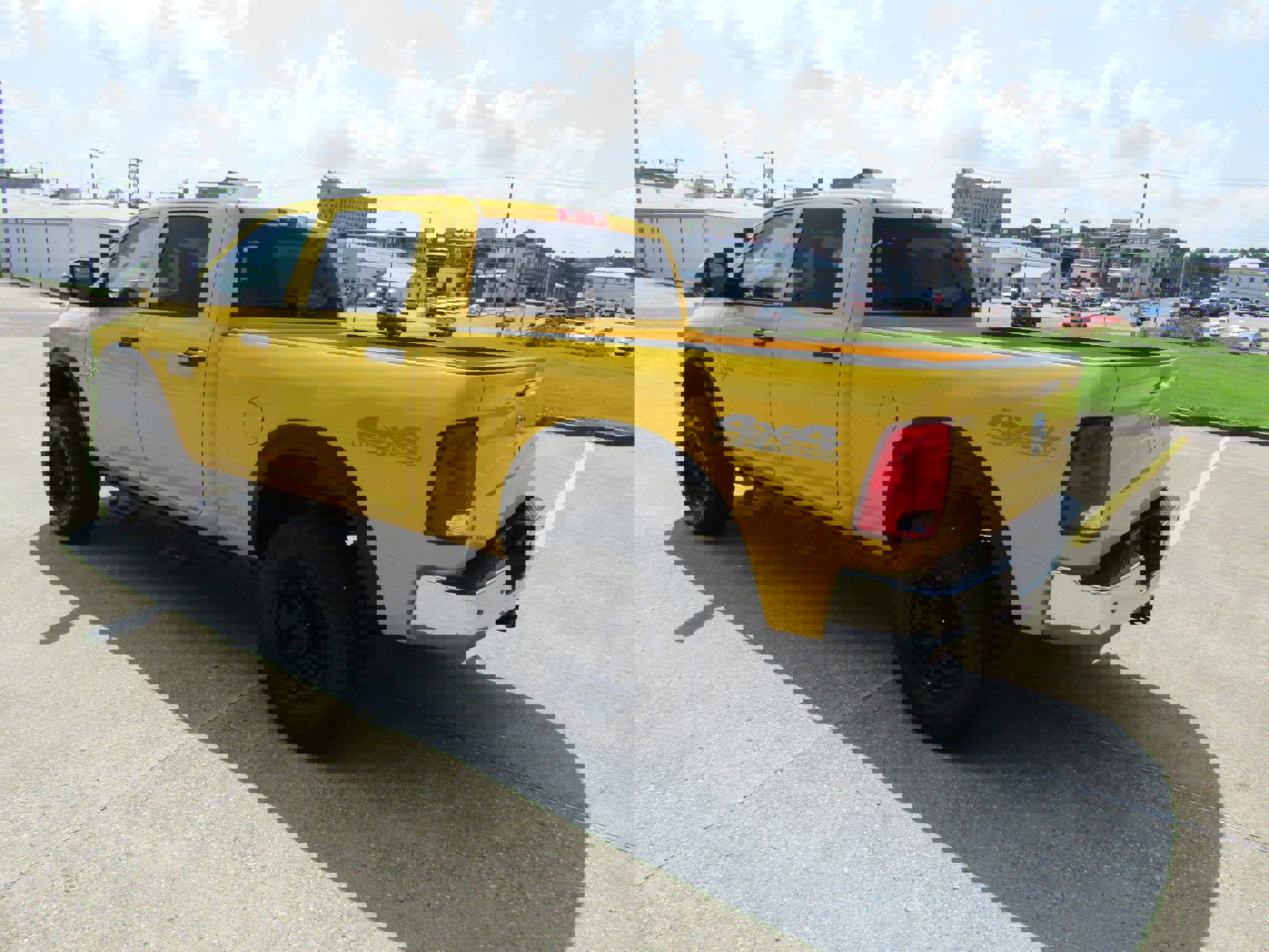 Used 2017 RAM 2500 Tradesman w/ Chrome Appearance Group image 5