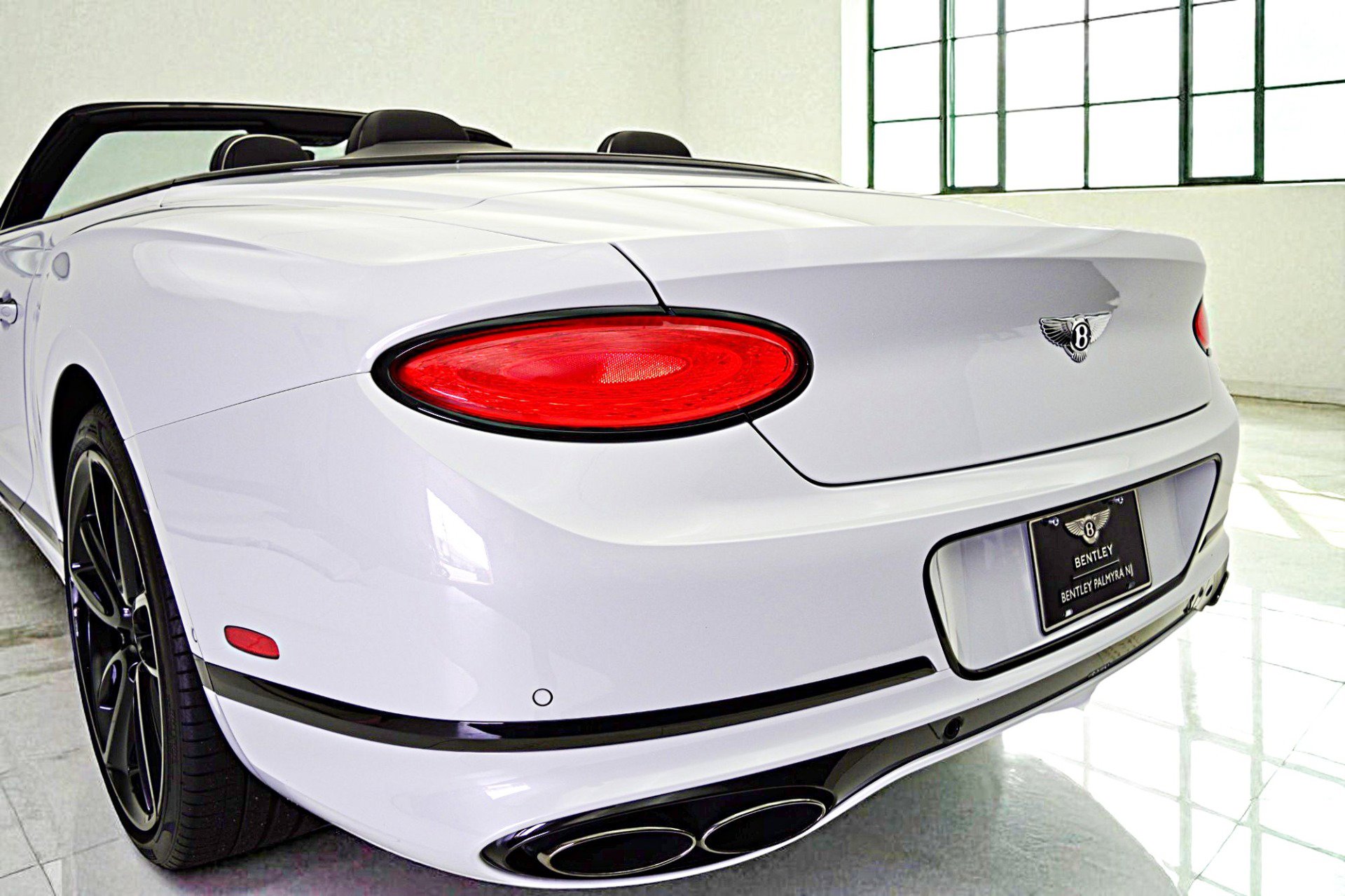 Used 2023 Bentley Continental GT Azure image 10