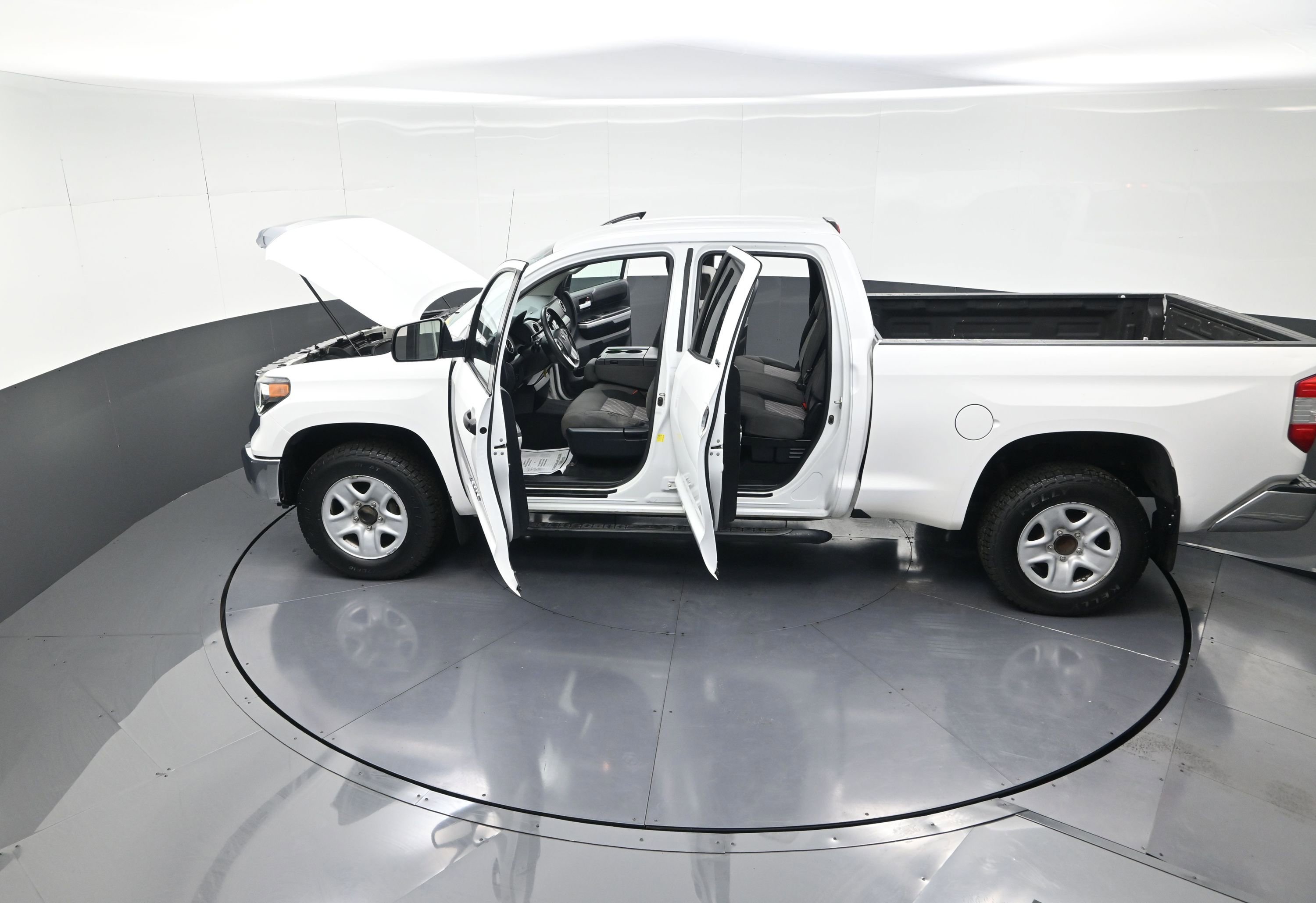 Used 2018 Toyota Tundra SR5 image 15