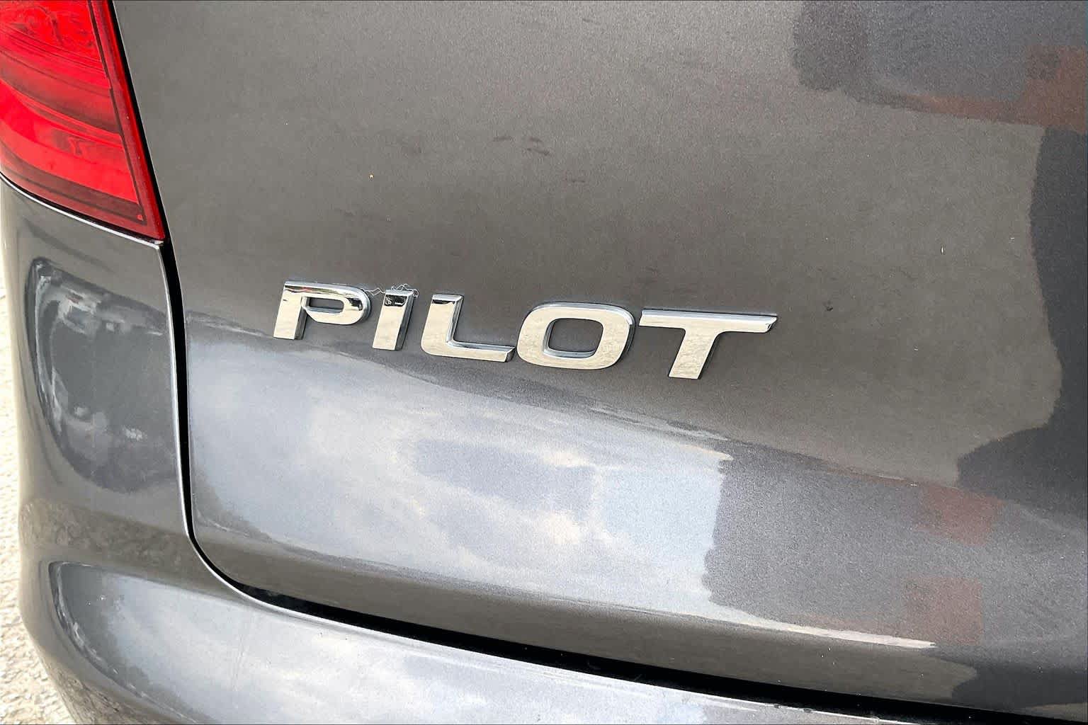 Used 2017 Honda Pilot EX image 10