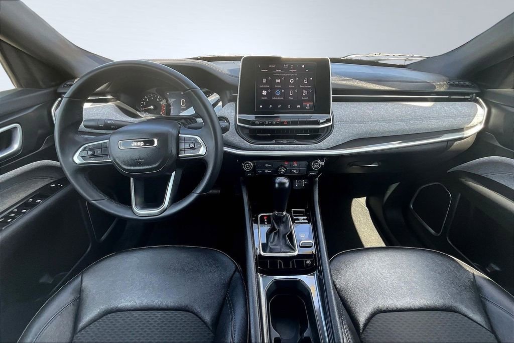 Used 2025 Jeep Compass Latitude image 8
