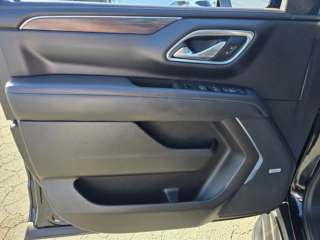 Used 2021 Chevrolet Suburban LT RWD image 9