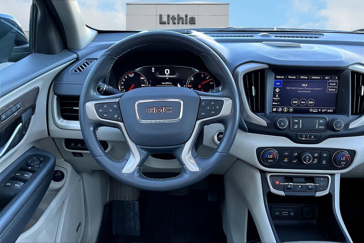 Used 2022 GMC Terrain Denali w/ Denali Premium Package AWD/4WD image 15