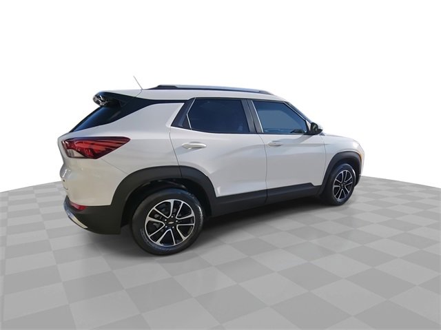 Certified 2024 Chevrolet TrailBlazer LT w/ Driver Confidence Package image 8