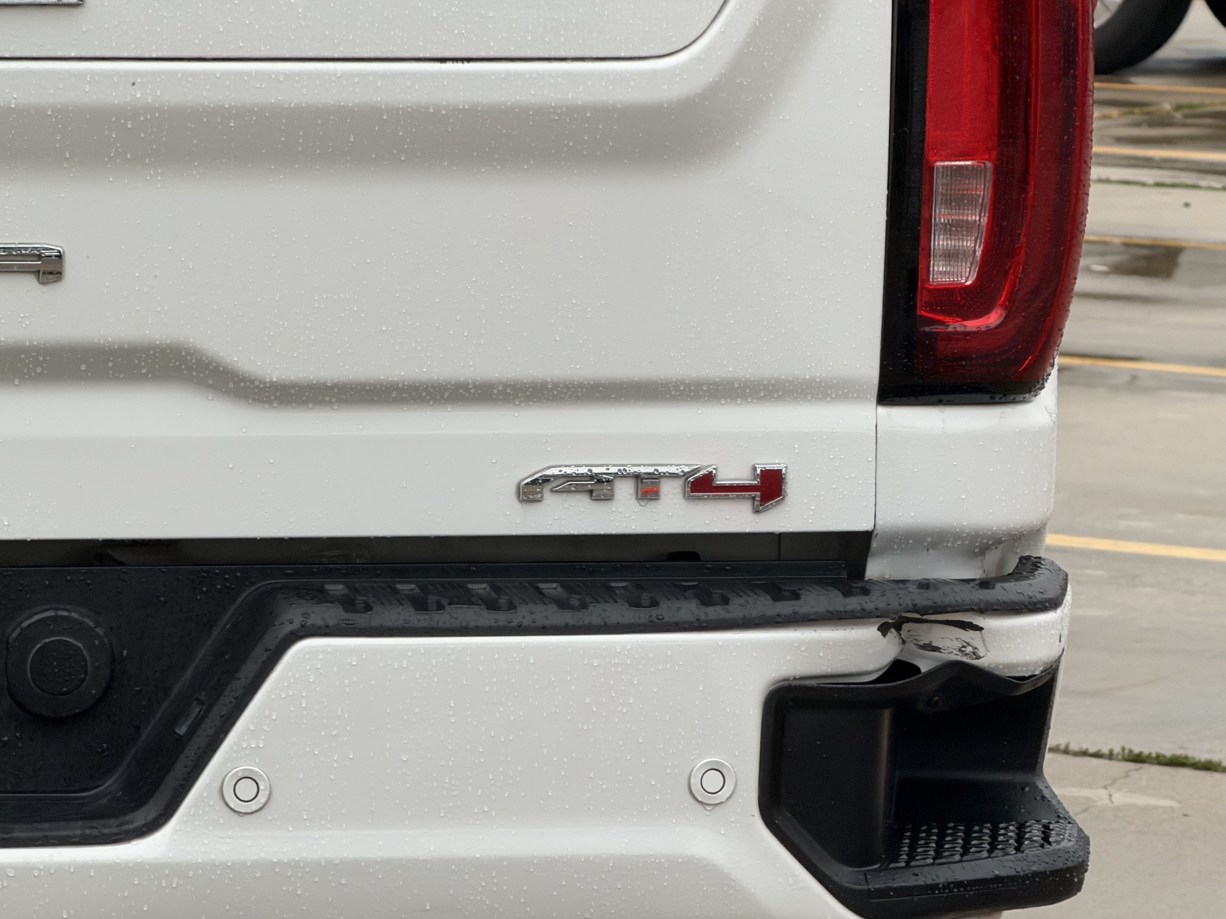 Used 2023 GMC Sierra 2500 AT4 w/ AT4 Premium Plus Package AWD/4WD image 10