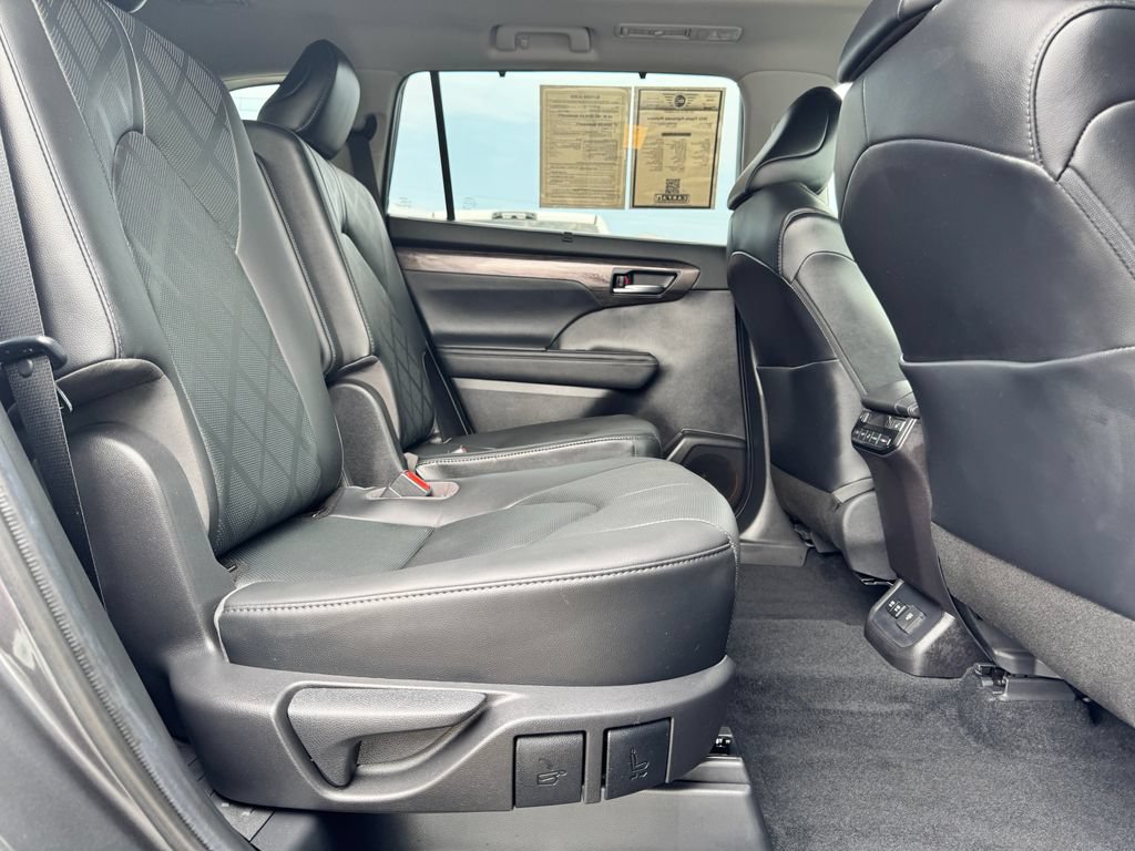 Used 2021 Toyota Highlander Platinum FWD image 14