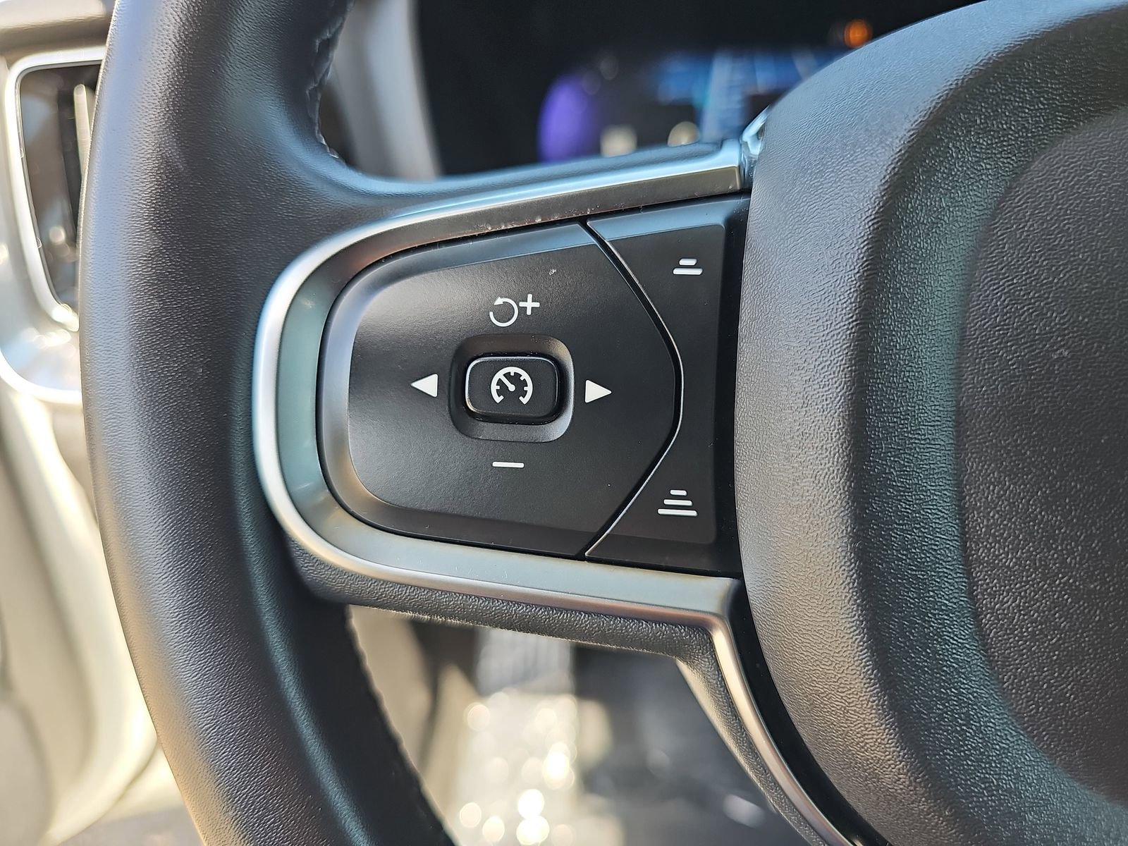 Used 2024 Volvo S60 B5 Core image 16