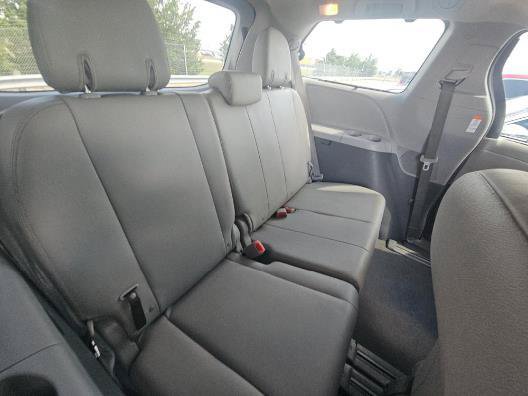 Used 2020 Toyota Sienna XLE FWD image 17