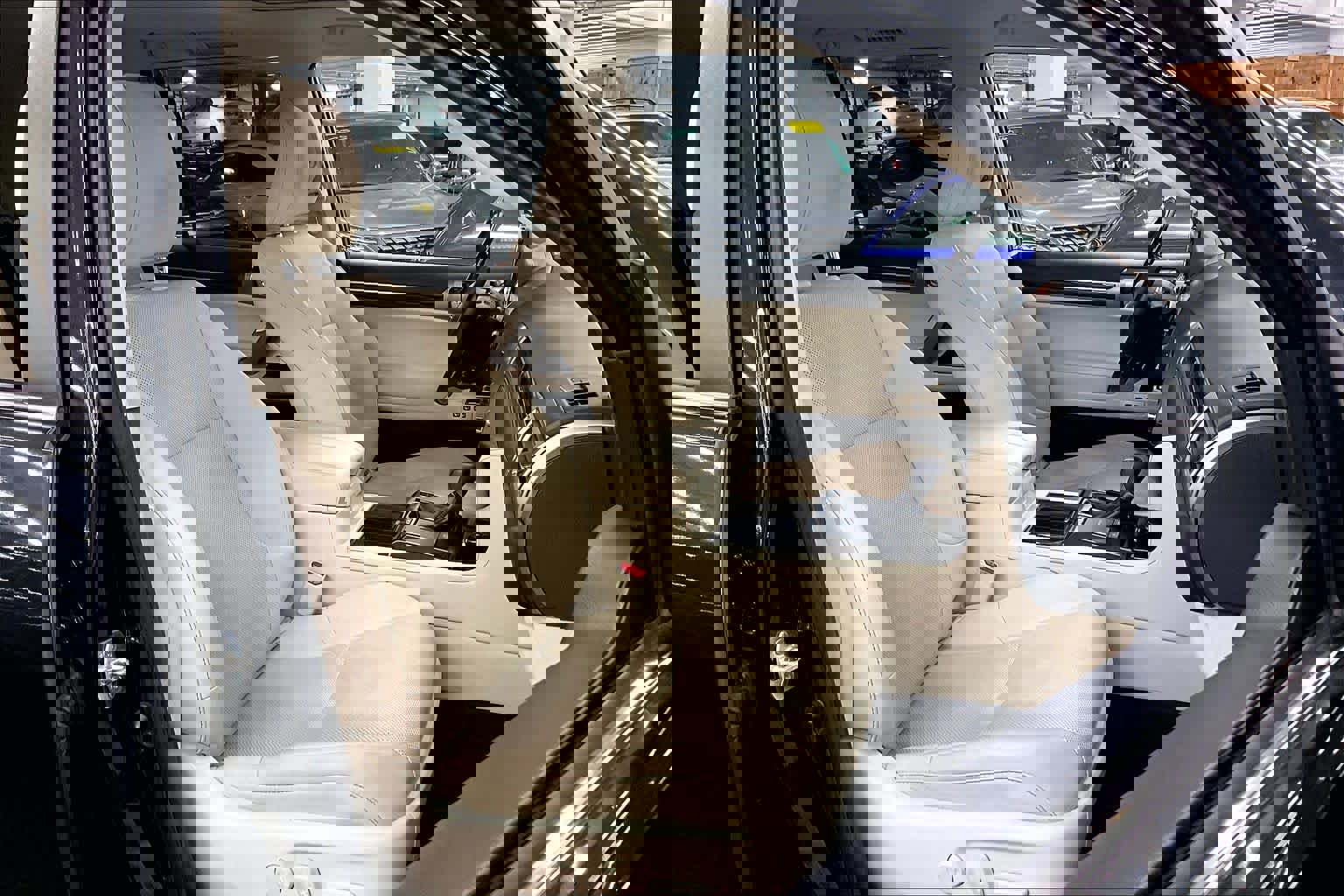 Used 2023 Lexus GX 460 Premium w/ Accessory Package image 9