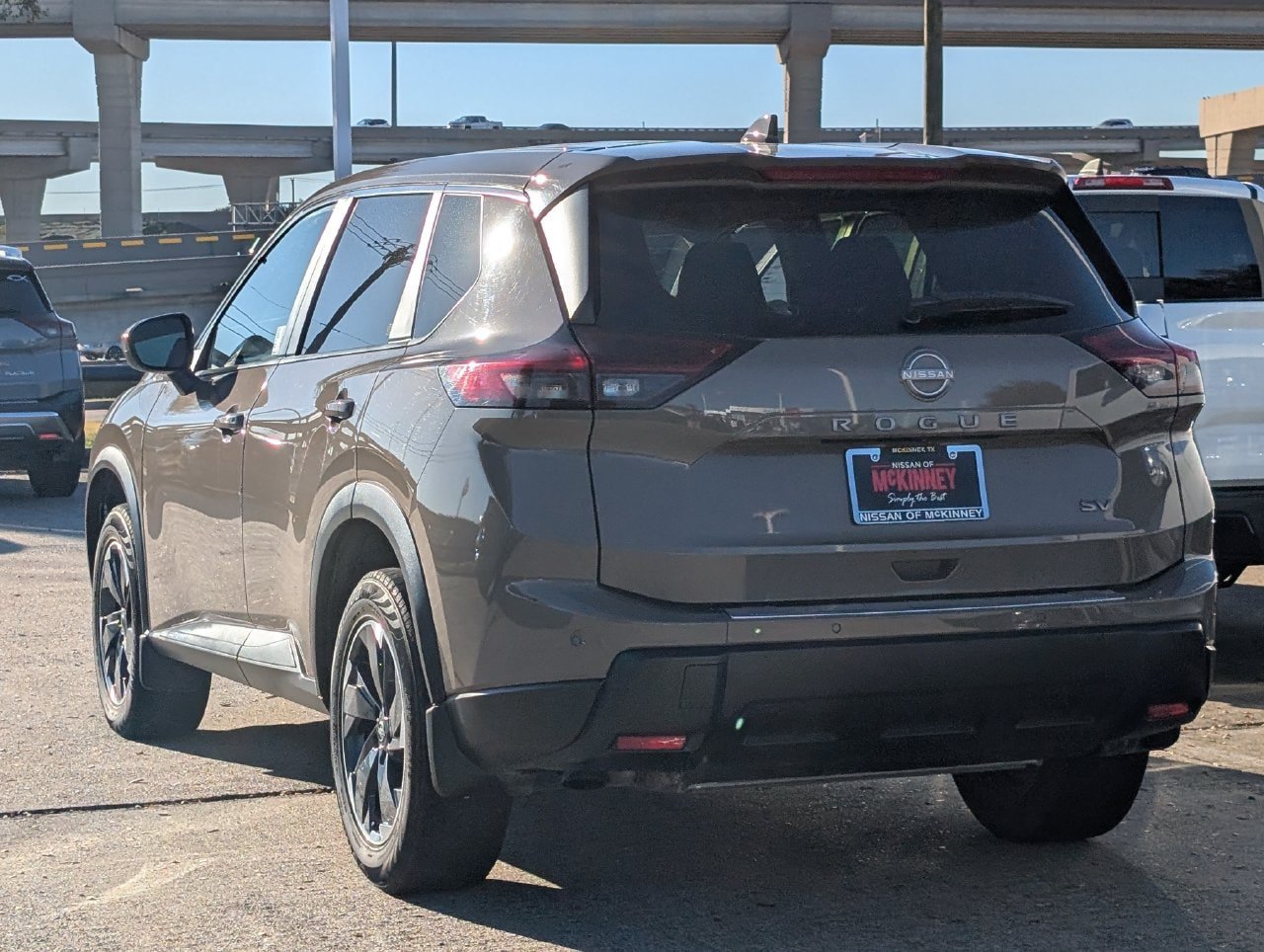 Used 2024 Nissan Rogue SV FWD image 4