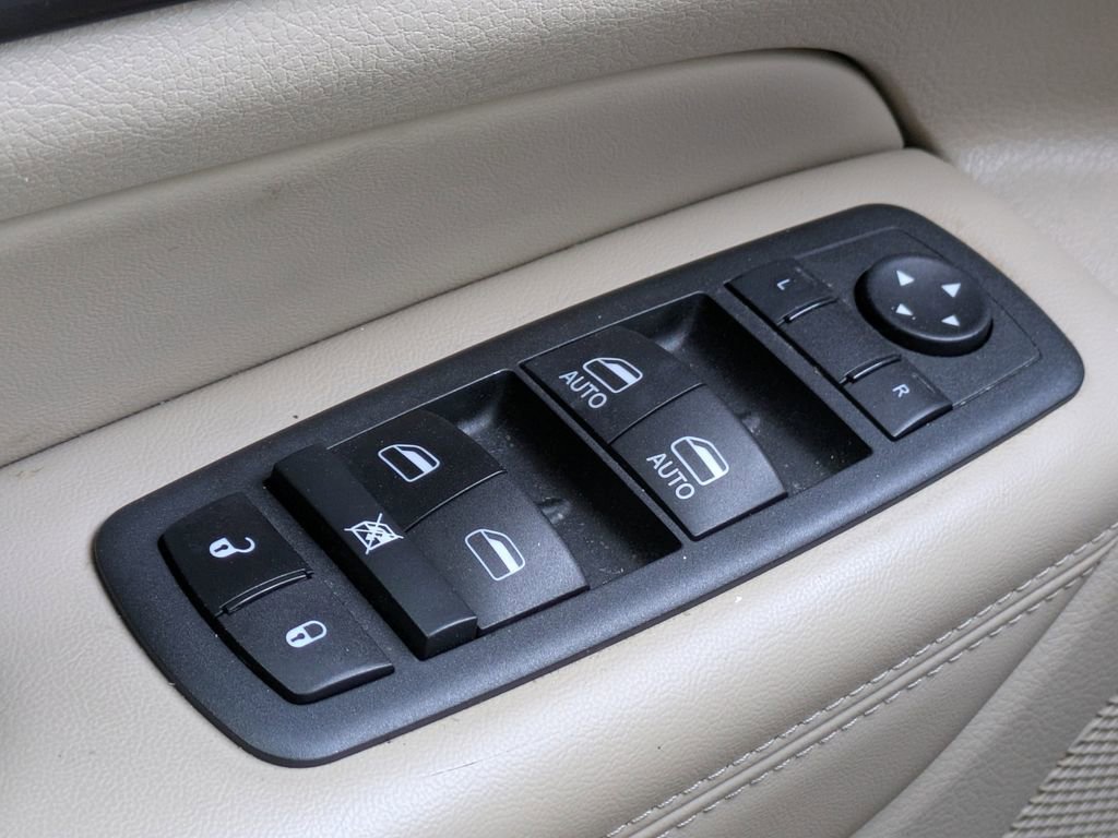 Used 2022 Jeep Grand Cherokee Laredo E image 23