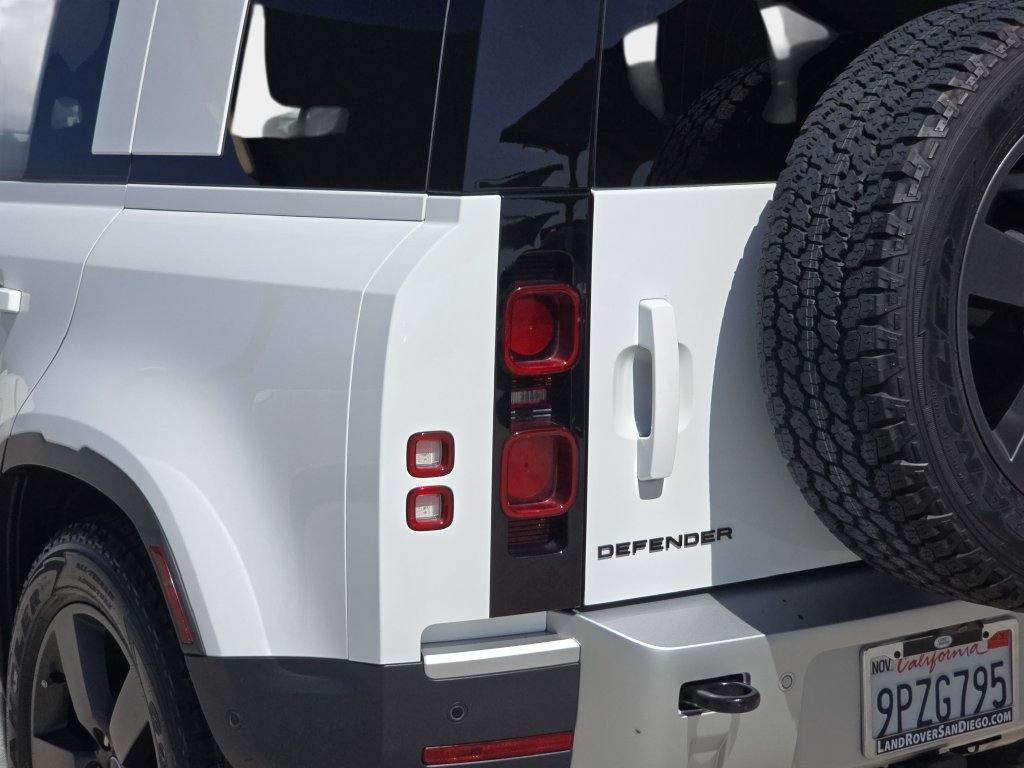 Certified 2025 Land Rover Defender 110 S AWD/4WD image 35