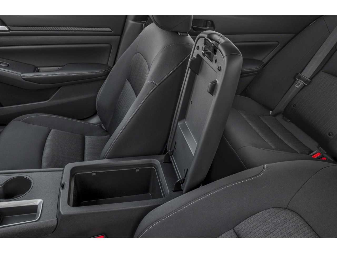Used 2025 Nissan Altima 2.5 SV FWD image 13