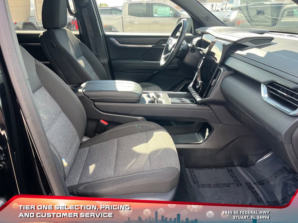 Used 2025 GMC Acadia Elevation image 19