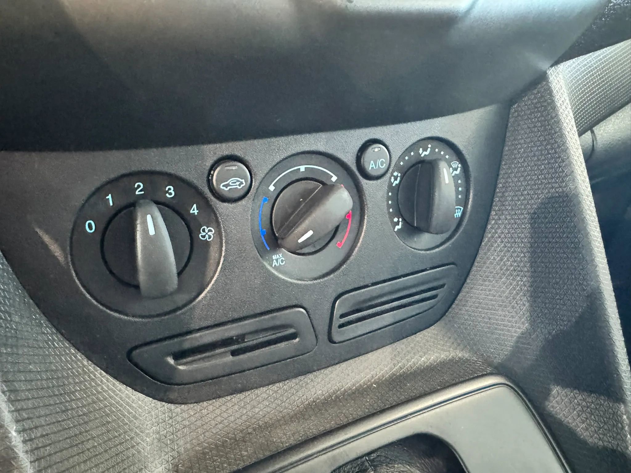 Used 2015 Ford Transit Connect XL FWD image 21