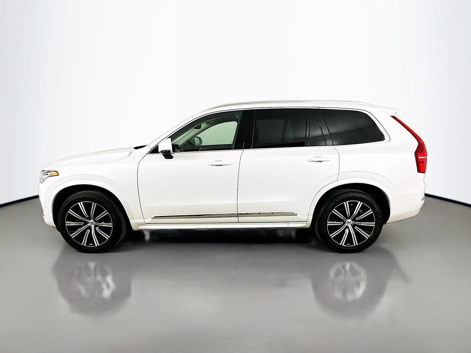 Used 2025 Volvo XC90 B6 Plus w/ Protection Package Premier AWD/4WD image 8