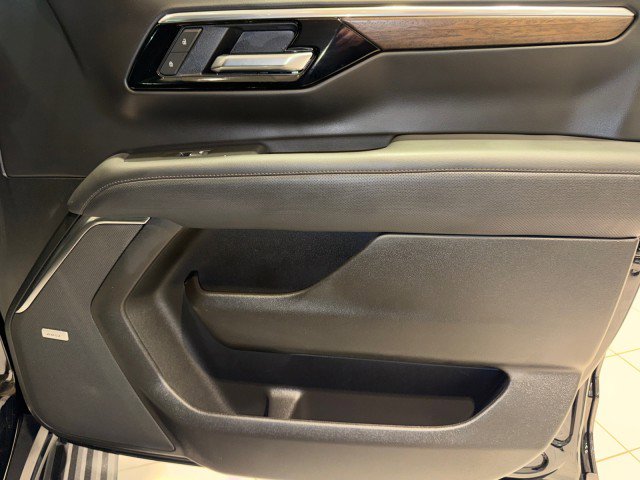 Used 2025 Chevrolet Tahoe High Country image 32