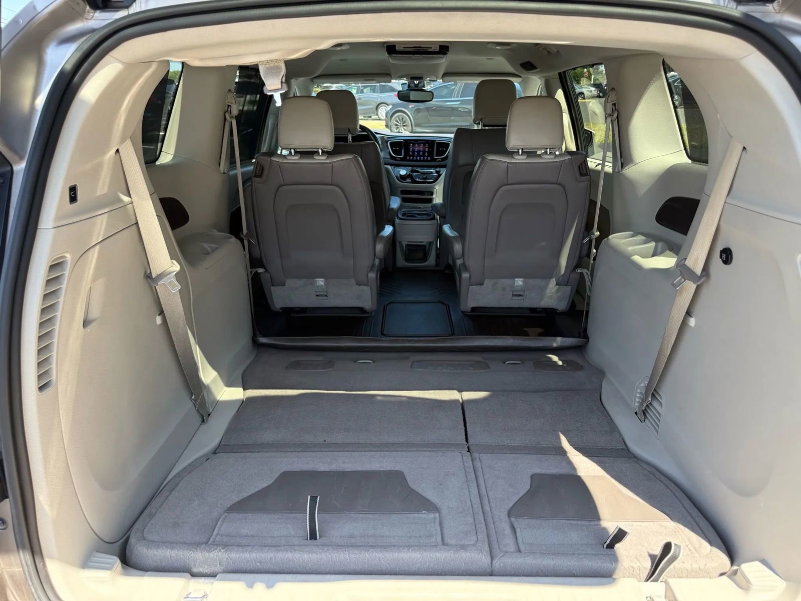 Used 2017 Chrysler Pacifica Touring-L image 37