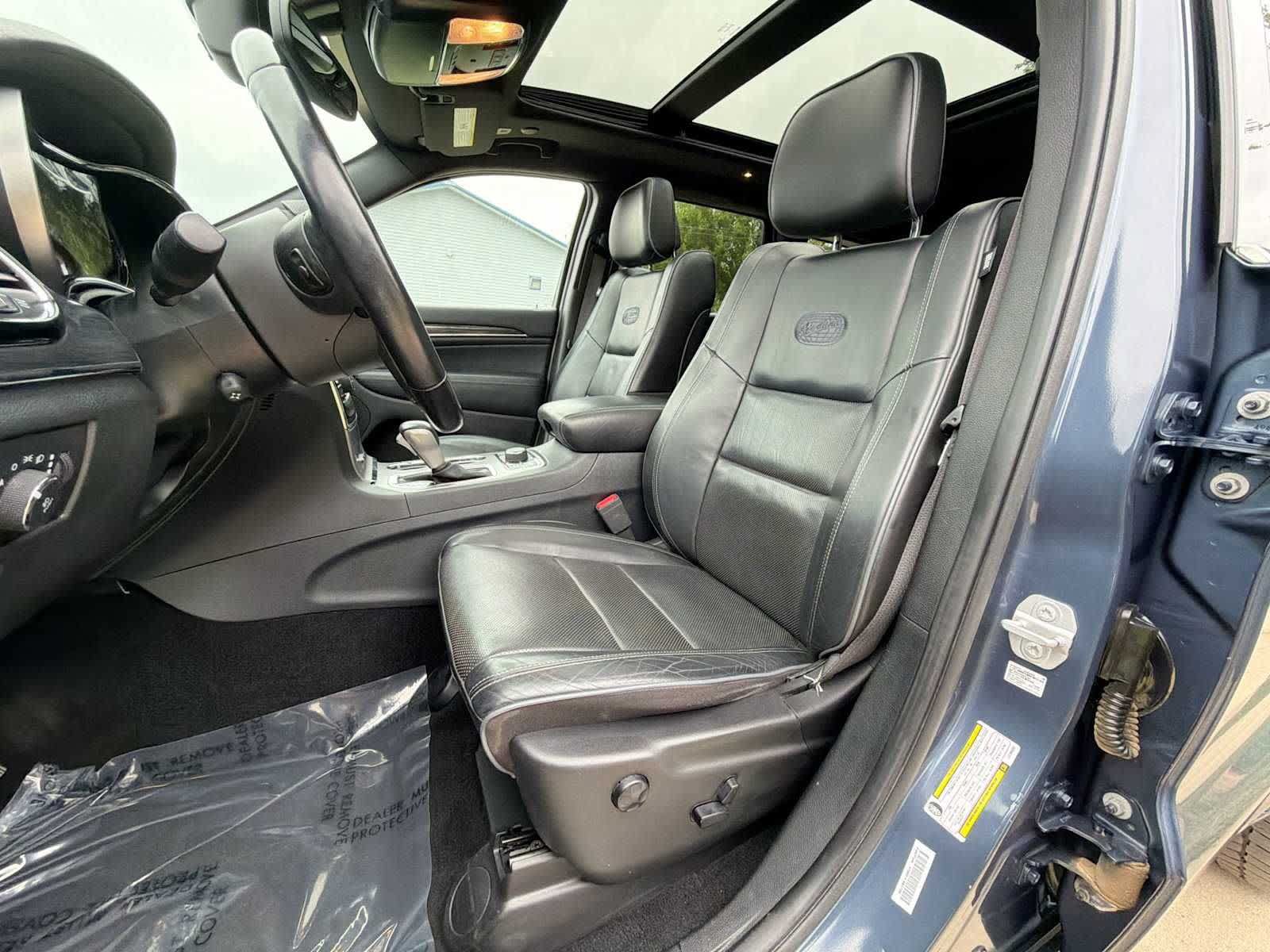 Used 2020 Jeep Grand Cherokee Overland AWD/4WD image 13