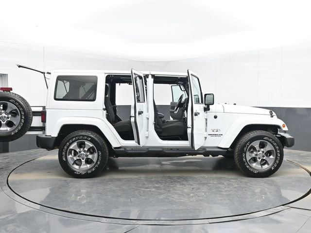 Used 2017 Jeep Wrangler Unlimited Sahara w/ Connectivity Group AWD/4WD image 48