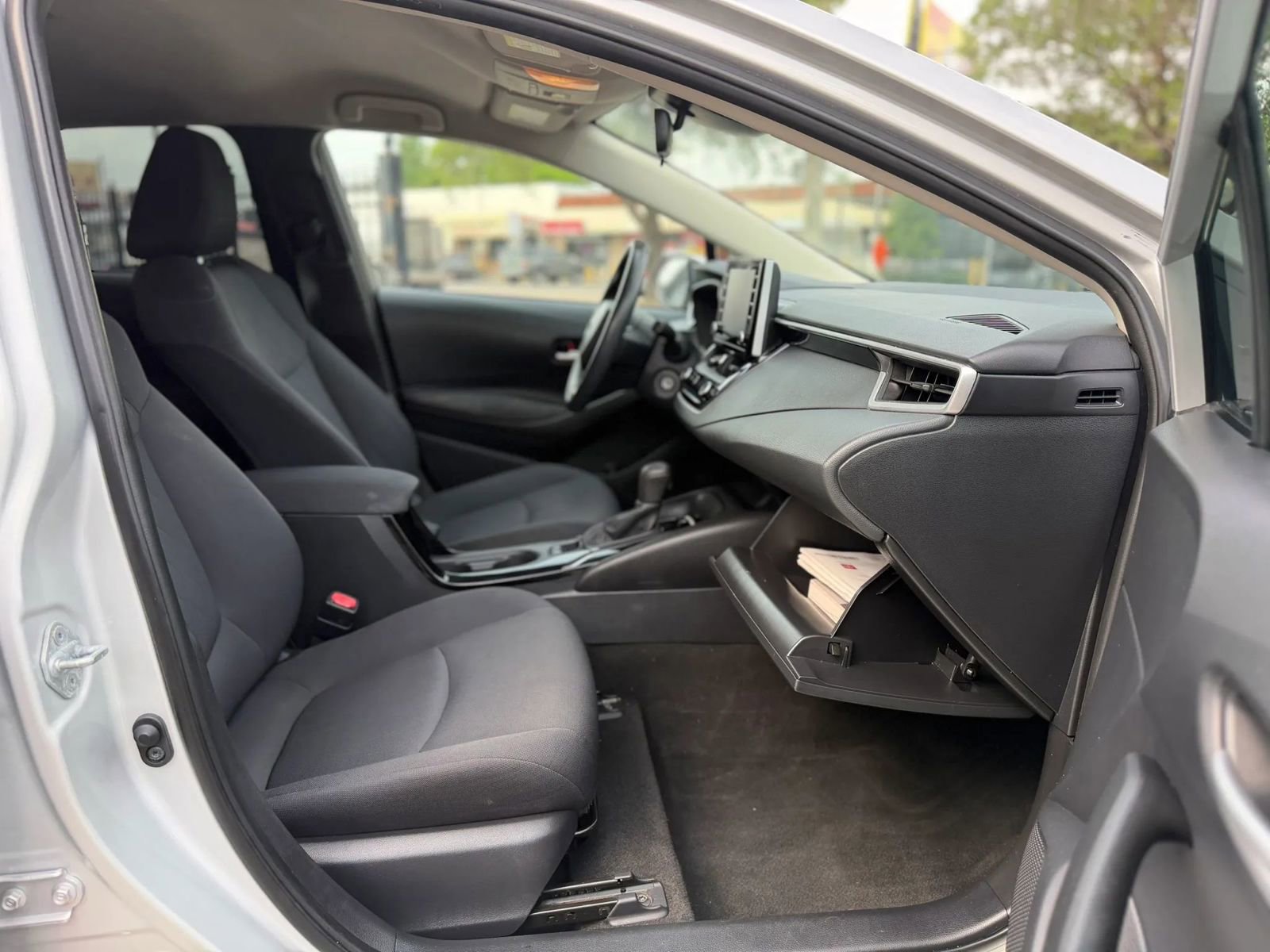 Used 2021 Toyota Corolla LE FWD image 12