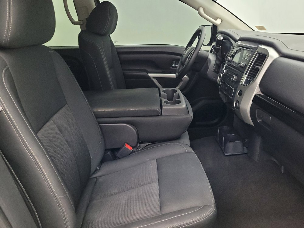 Used 2018 Nissan Titan SV image 21