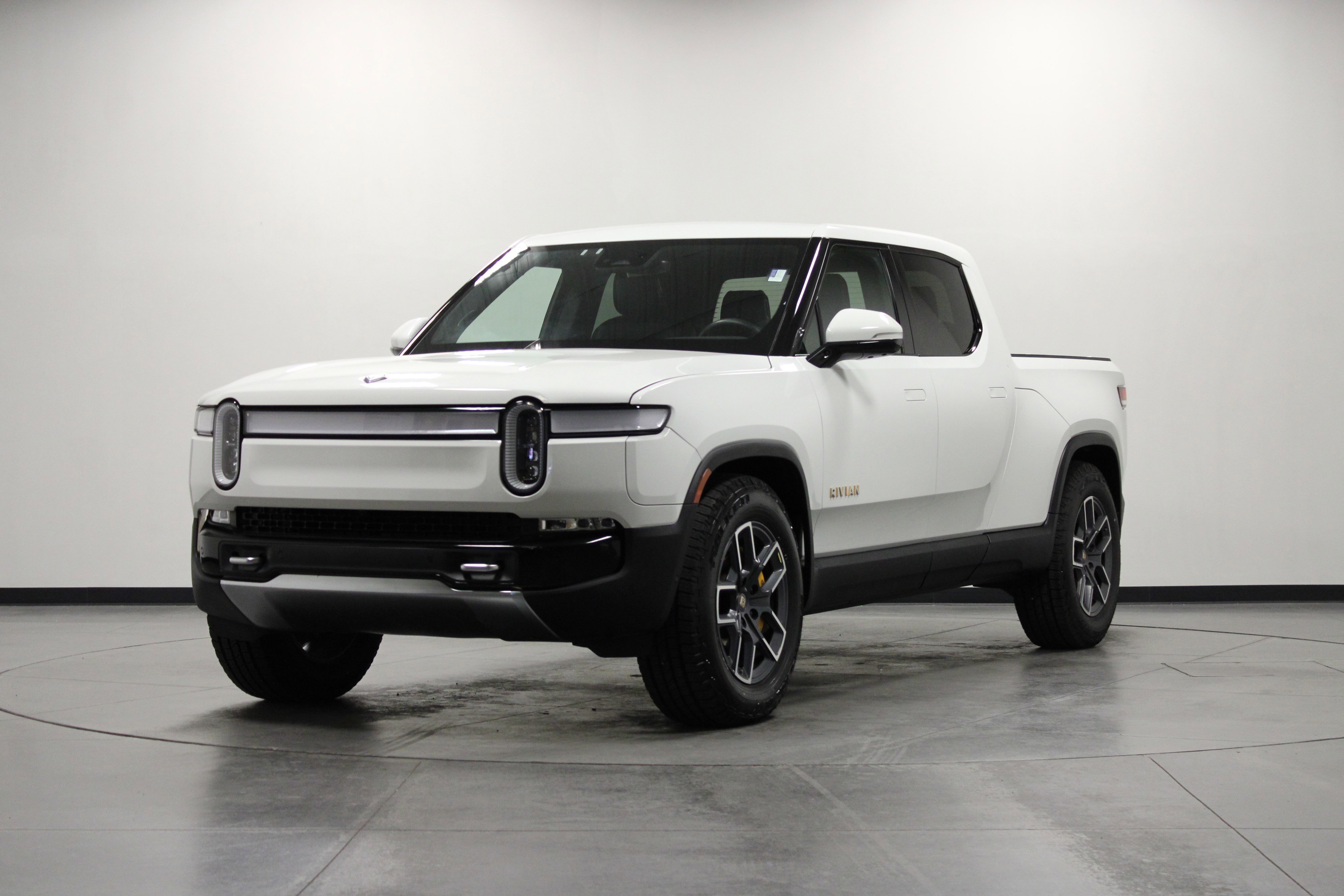 Used 2022 Rivian R1T Adventure image 8