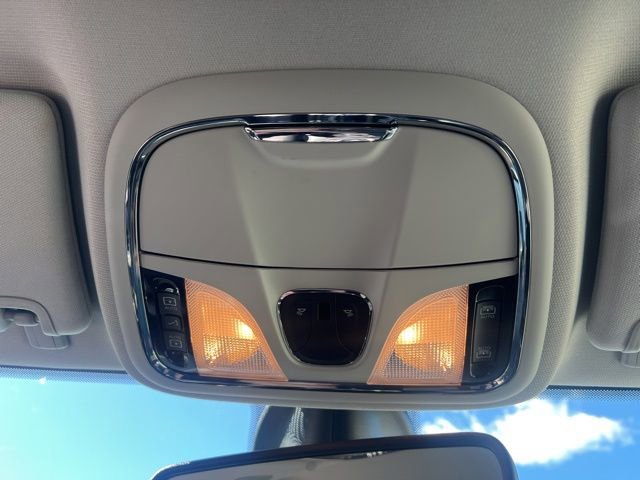 Used 2019 Jeep Cherokee Overland AWD/4WD image 32