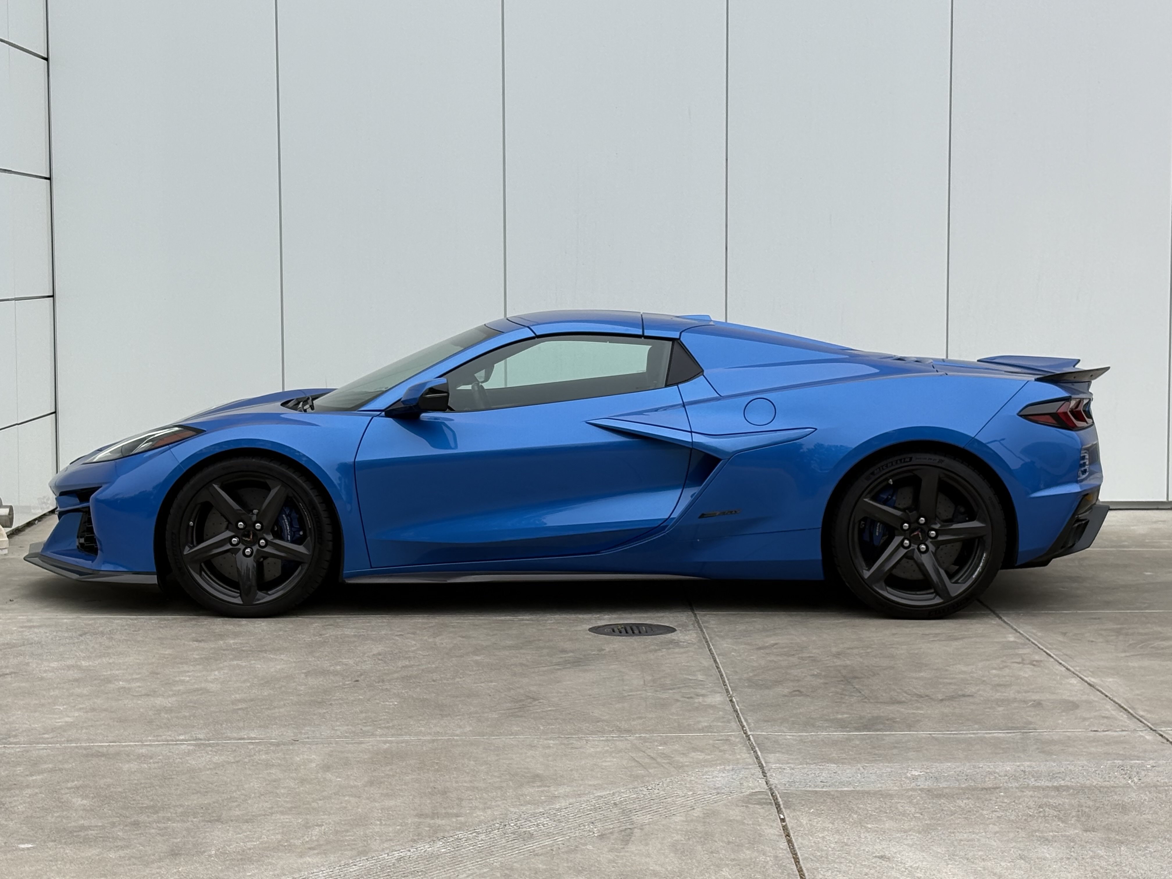Used 2026 Chevrolet Corvette E-Ray w/ Stealth Interior Trim Package AWD/4WD image 4