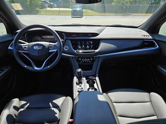 Used 2025 Cadillac XT6 Luxury FWD image 13