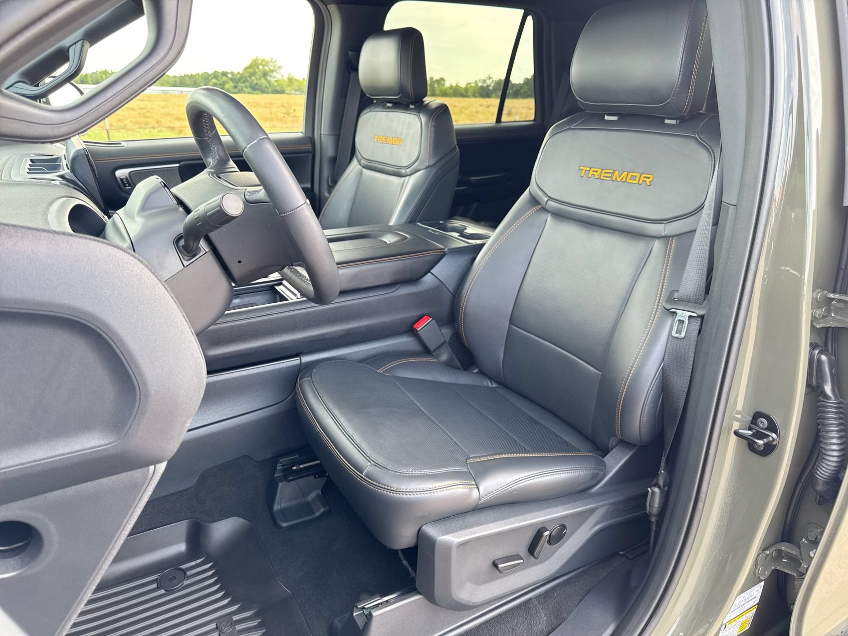 Used 2025 Ford Expedition Tremor AWD/4WD image 11