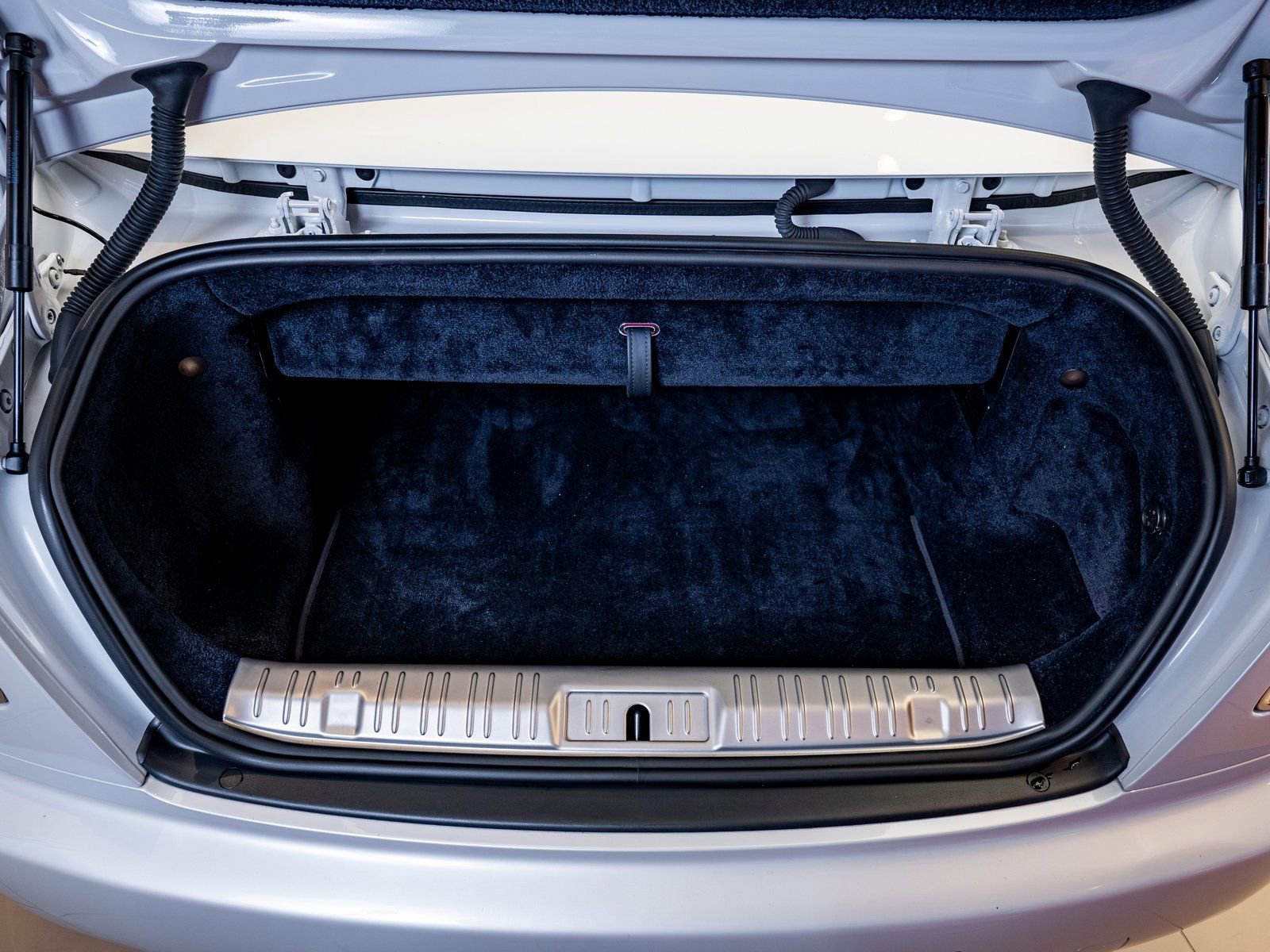 Used 2018 Rolls-Royce Dawn image 26