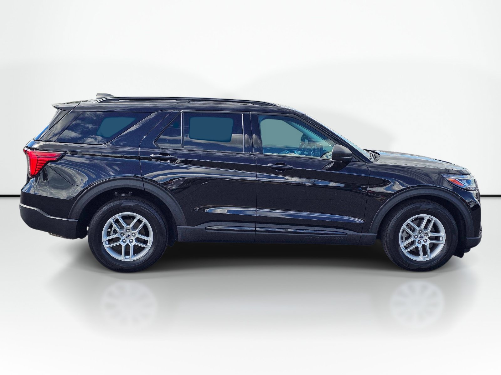 Used 2026 Ford Explorer Active w/ Active Comfort Package RWD image 7