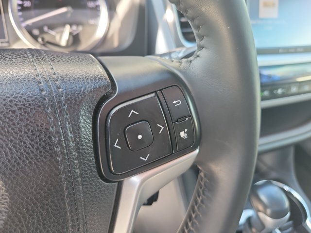 Used 2016 Toyota Highlander XLE FWD image 32