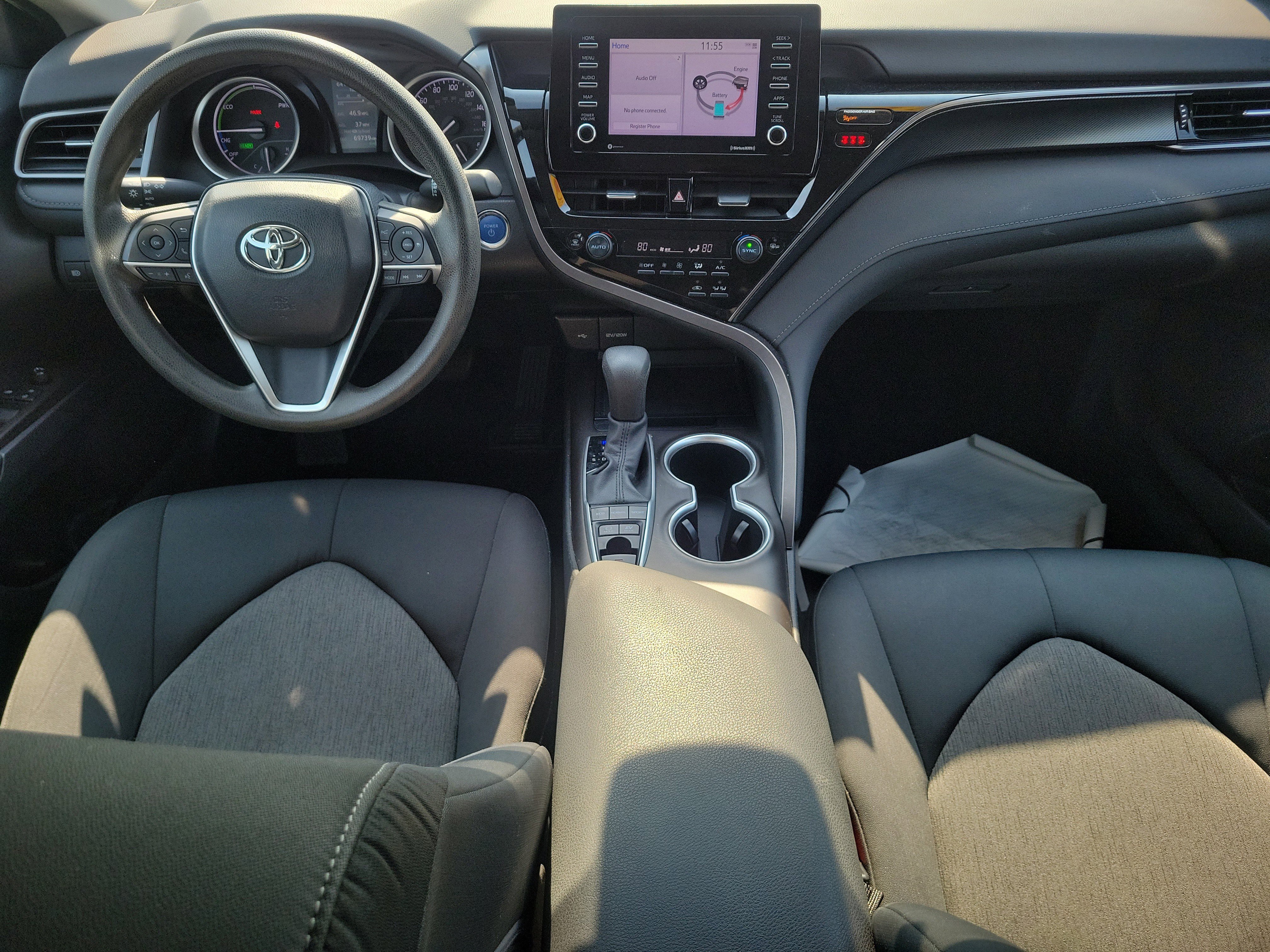 Used 2021 Toyota Camry LE image 10