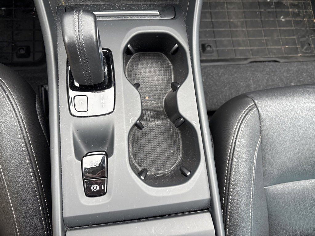 Used 2021 Volvo XC40 T5 Momentum w/ Premium Package image 21