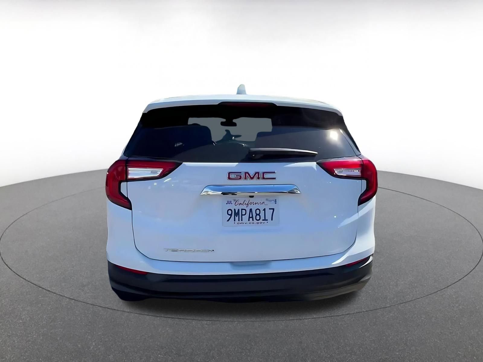 Used 2024 GMC Terrain SLE image 12